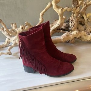 More of a maroon red … super comfortable booties ideal for fall weather !